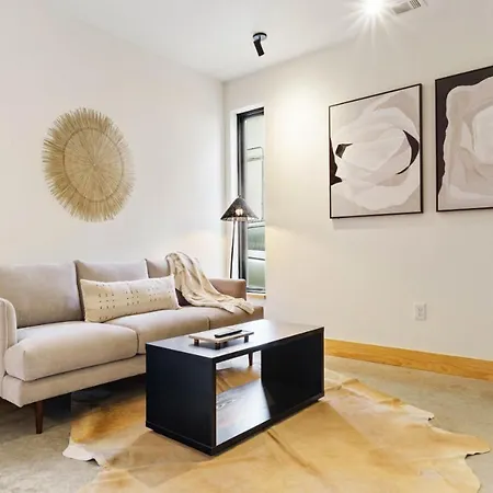 Stylish Boho Loft W Free Prkg With Luxurious King Bed Vila